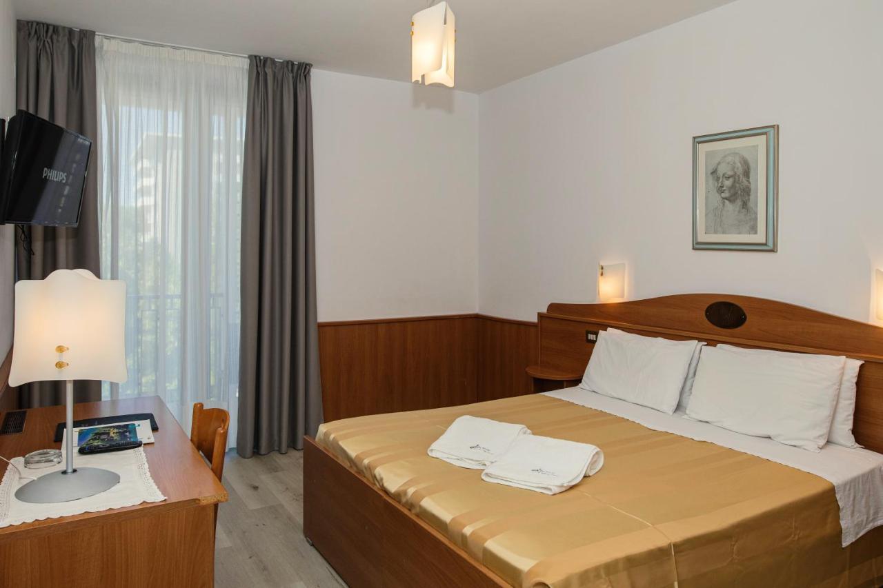 Hotel Leonardo Da Vinci Wellness Spa Bibione Exteriör bild