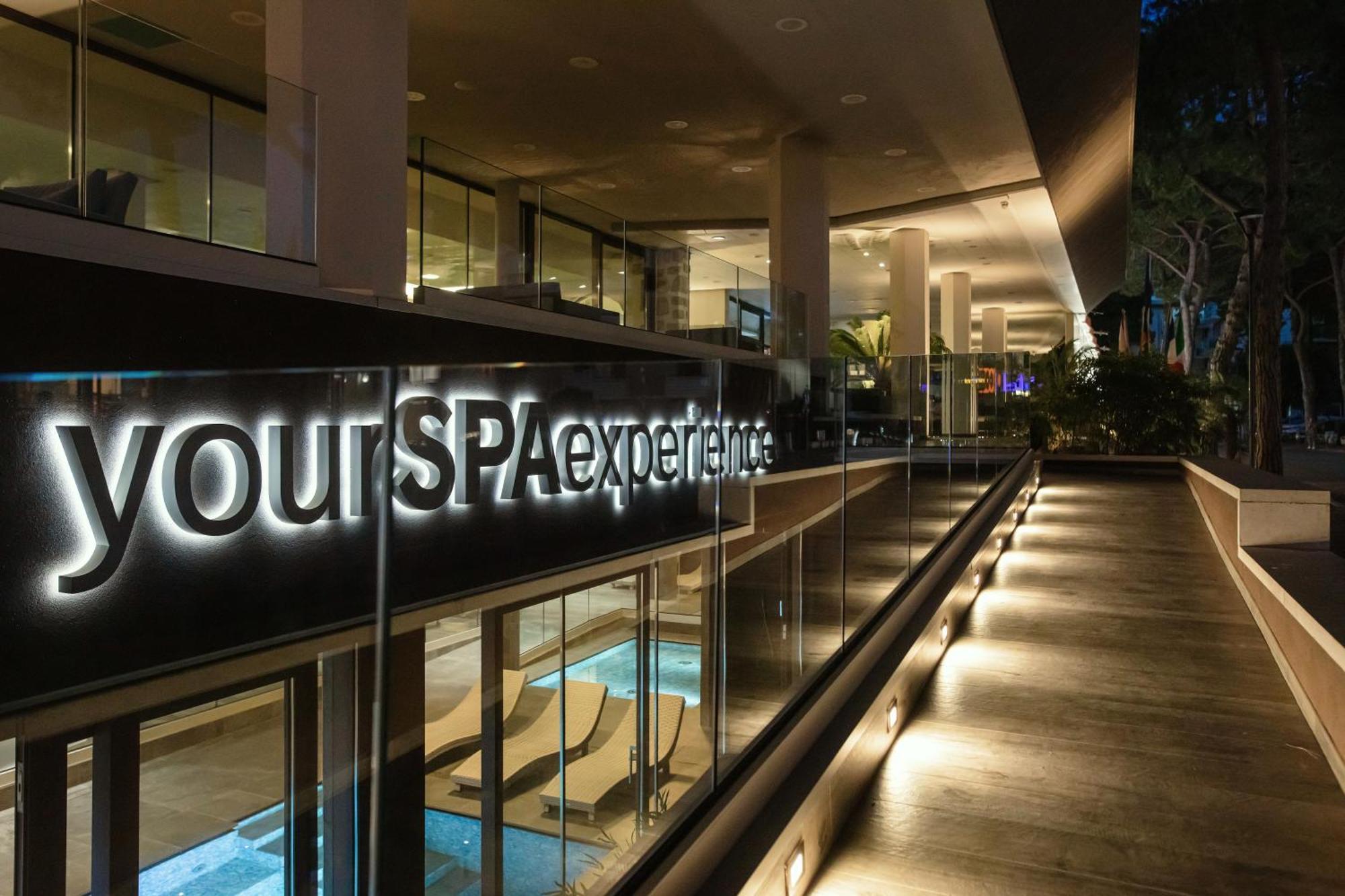 Hotel Leonardo Da Vinci Wellness Spa Bibione Exteriör bild
