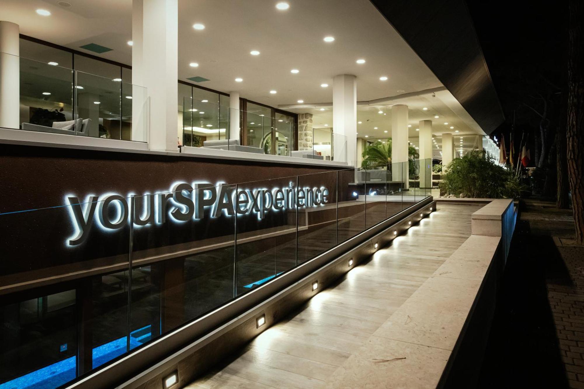 Hotel Leonardo Da Vinci Wellness Spa Bibione Exteriör bild