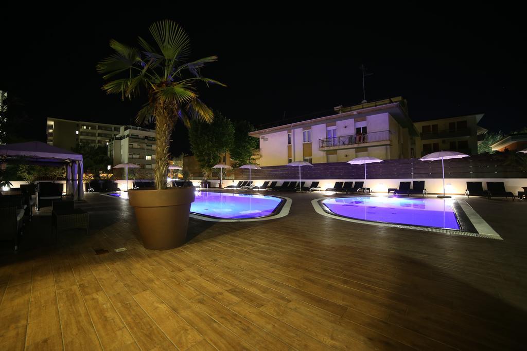 Hotel Leonardo Da Vinci Wellness Spa Bibione Exteriör bild
